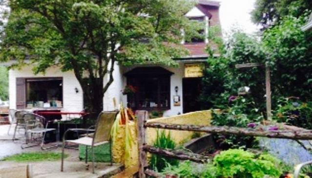 Fressers Coutyard Cafe