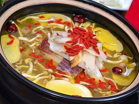 天麻火腿鸡滋补养生汤锅