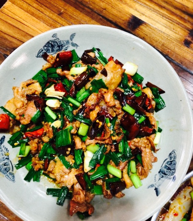 彝家寨民族主题表演餐厅(鑫源美食城店)