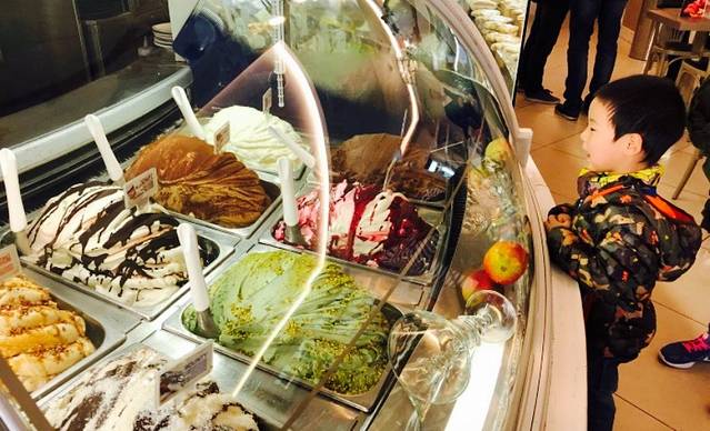 White Bar & Restaurant