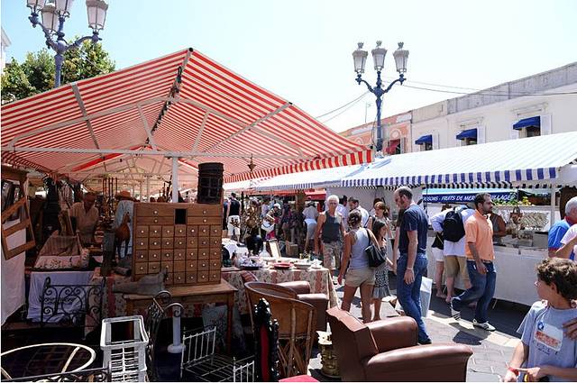 Marche a la Brocante