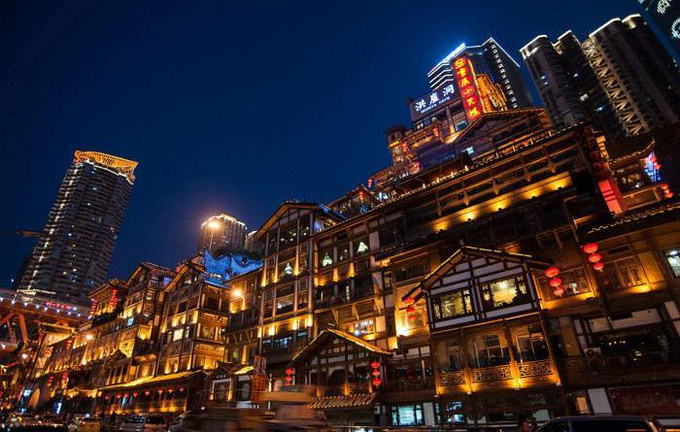 遇见重庆的层层光影