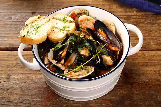 the eating table(高德置地冬店)