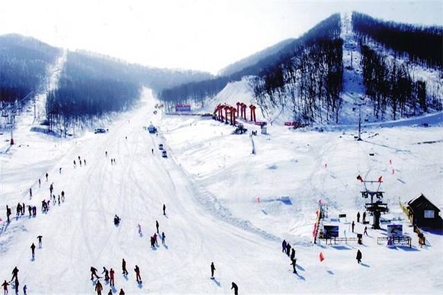 嵩顶滑雪度假区