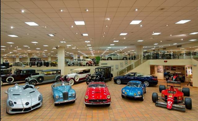 亲王的古董车收藏