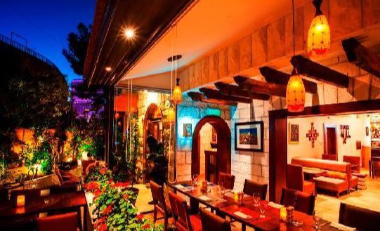 Vintage lounge bar and restaurant 