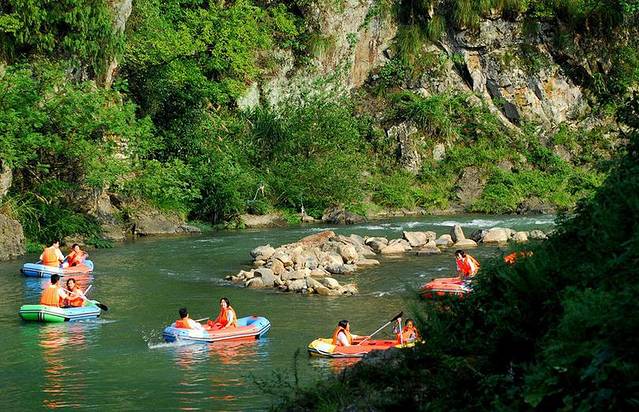 武陵岩峡谷漂流