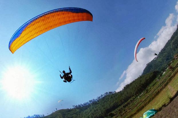 Wisata Paralayang