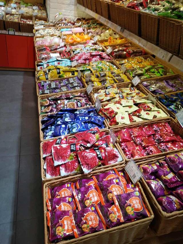 来伊份(燕山路二店)