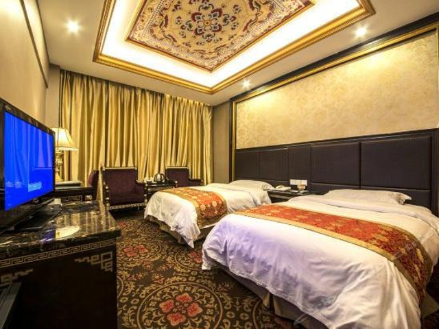 川主寺镇有许多酒店客栈我们订购的行程就包含有住宿因为自己定麻烦