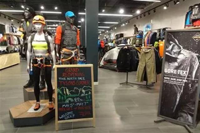 泰森斯角购物中心