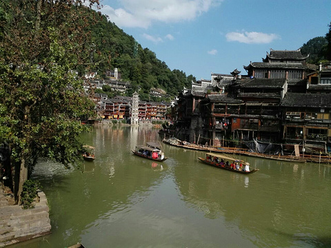 吊脚楼