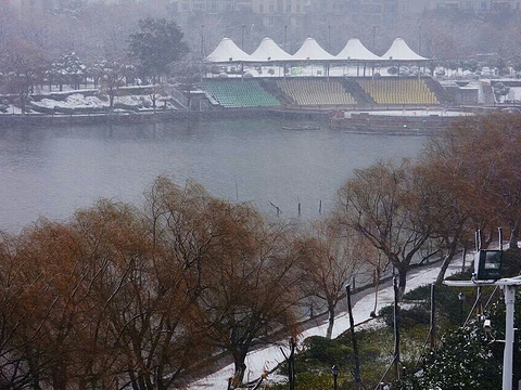 0%去过南京的驴友来过这里概述驴友点评(37)标营门位于月牙湖公园旁