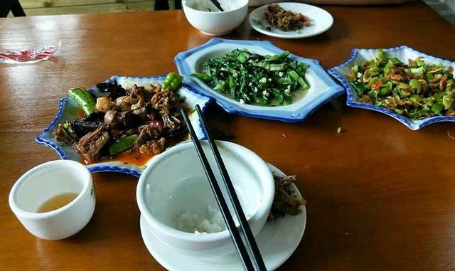 湘西往事二楼美食部落 