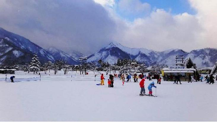 "由于没有充足的时间，几经比较后我们选择了离市区最近的可以当日往返的札幌国际滑雪场。雪量很大很大_札幌国际滑雪场"的评论图片