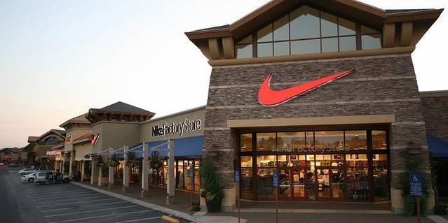 伍德本折扣购物中心