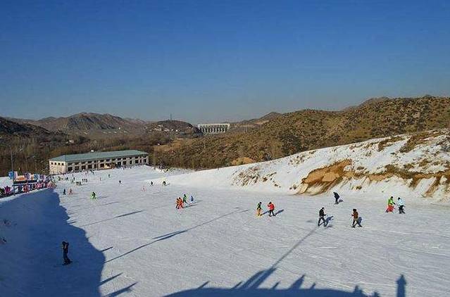 昆仑国际滑雪场