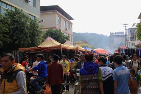 老勐乡集市(赶集日)