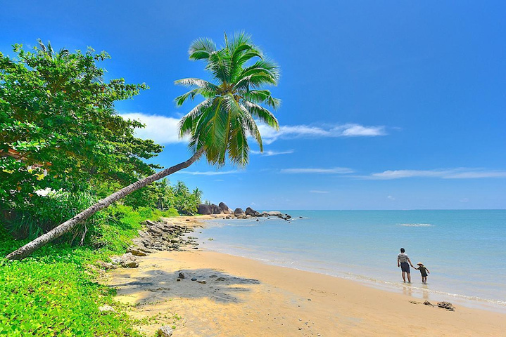 这天上午的风景特别好,导致拍出来的照片特别美,一副碧海蓝天应该有的