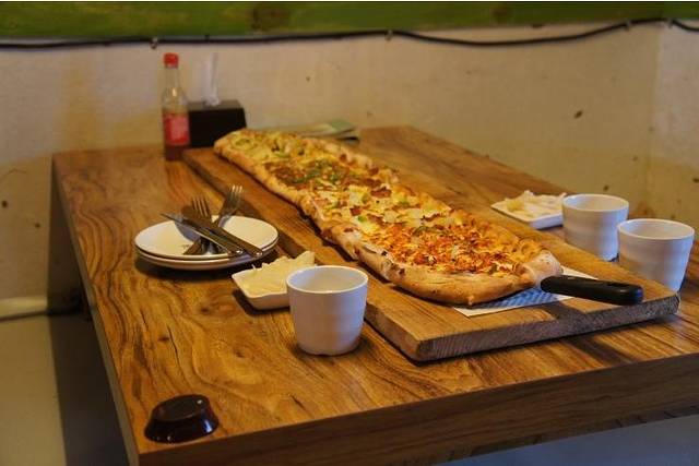 피자굽는 돌하르방烤披萨的石头爷爷