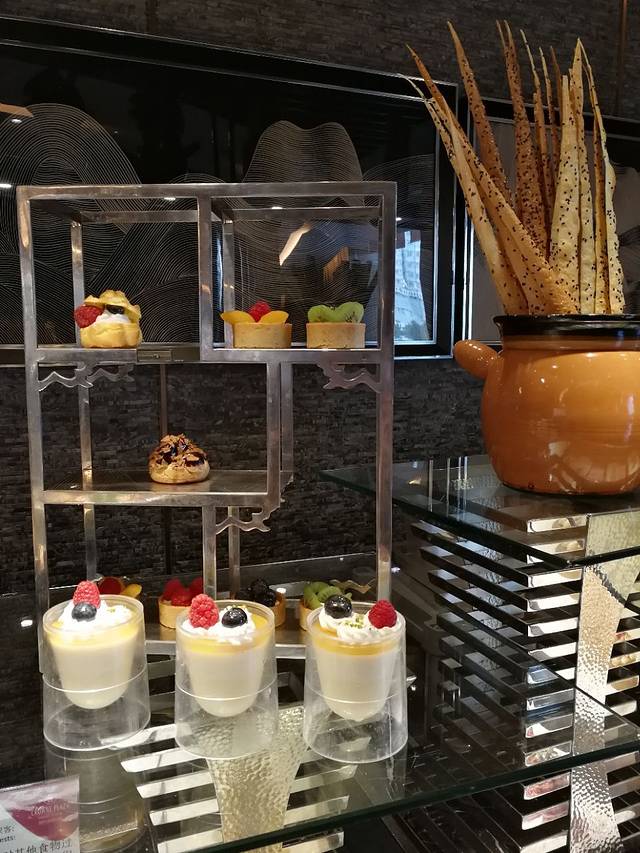 昆明中心皇冠假日酒店·中庭苑咖啡厅海鲜自助