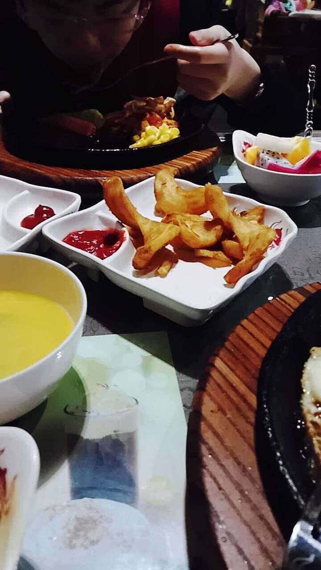 东方豪客牛排意面披萨(利群店)