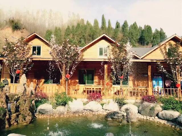 莲湖山庄(朱鹮梨园店)