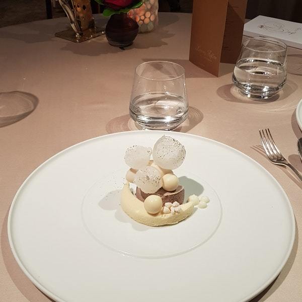 Lorenz Adlon Esszimmer