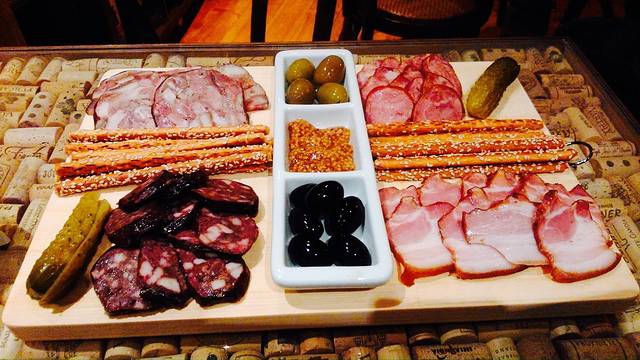 Carpe Diem Wine Shop & Bar