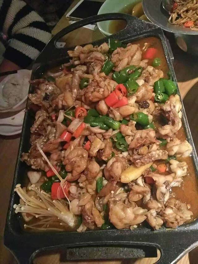 巡湘记·地道湖南菜(周浦万达店)