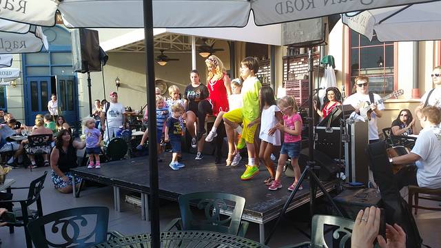 Raglan Road Irish Pub & Restaurant