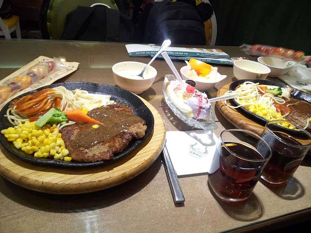 汤姆家的牛排意面披萨(新北万达广场店)