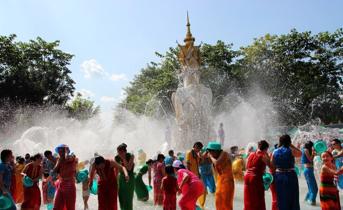 2022年老挝泼水节图片