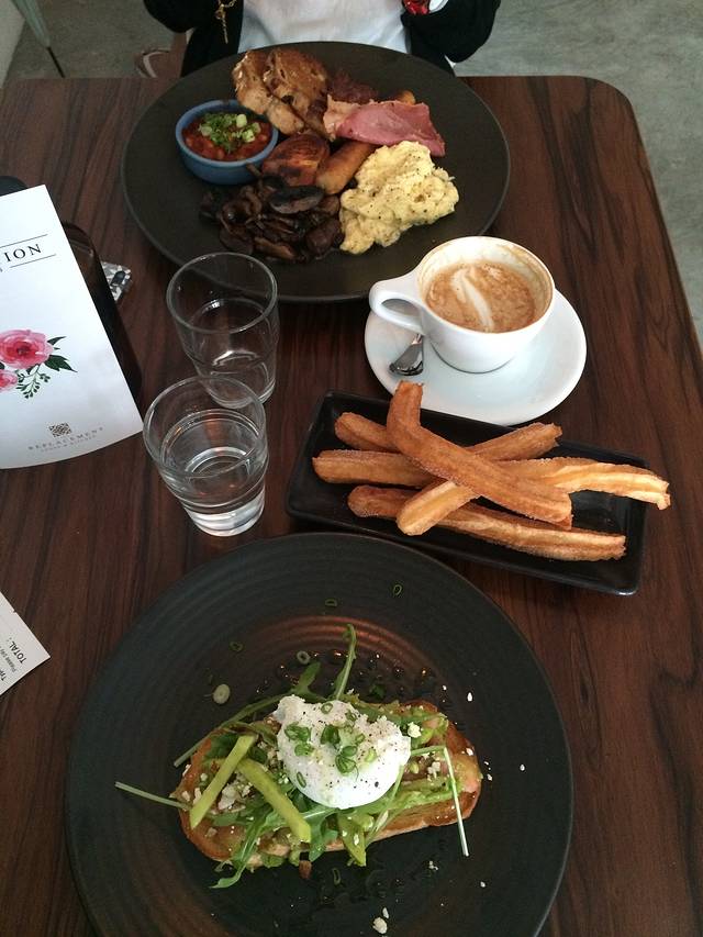 The Replacement - Lodge & Kitchen