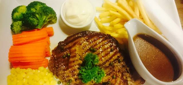 Homemade Pizza & Steaks, Ban Chang