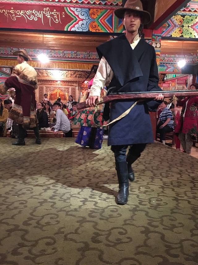 土司圣宴民族歌舞大餐藏餐