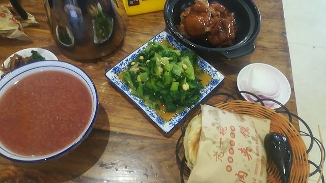 亢一碗·烩面·肉夹馍(崤山路店)