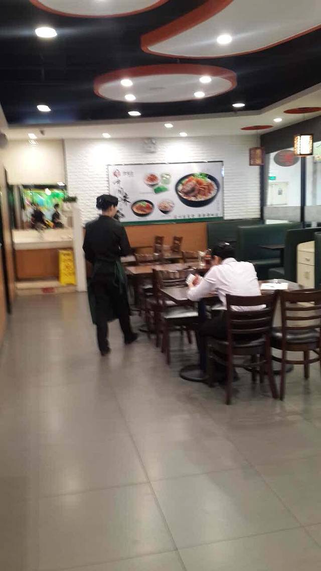 李先生牛肉面大王(文艺路大润发店)