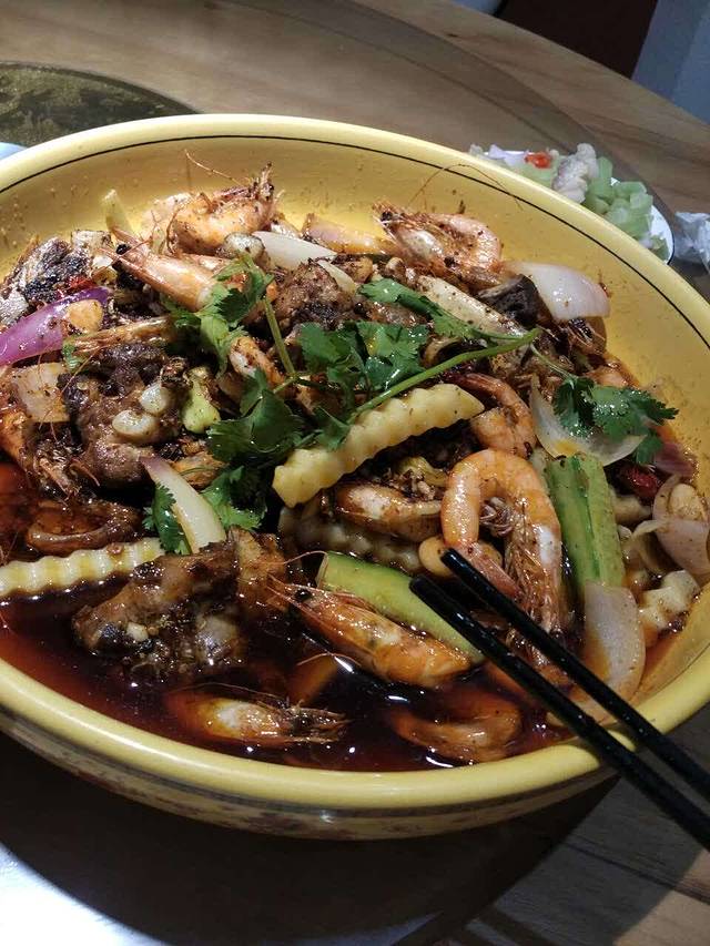 休记光头香辣蟹干锅(广汉幸福大院店)