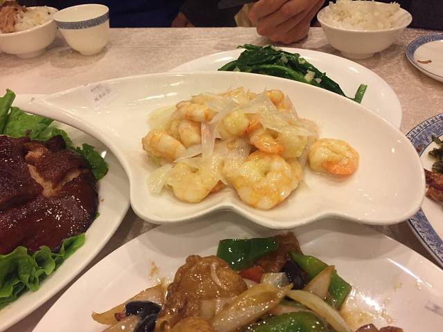 鸿宴饭庄(新华东道店)