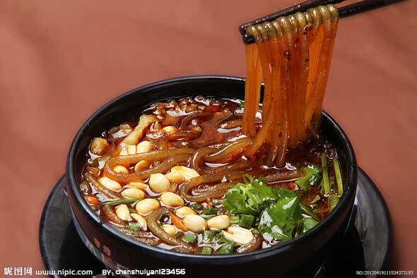 土豆粉黄焖鸡米饭