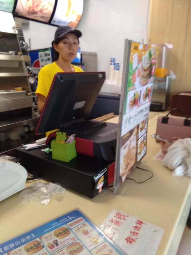 华莱士·全鸡汉堡(获嘉二店)