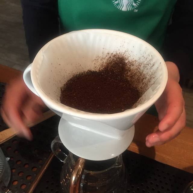 星巴克臻选(济南和谐广场店)