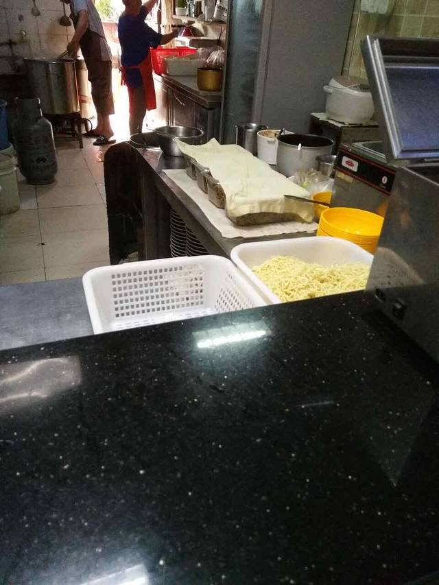 南三门鸭血粉丝(鲁磨路店)