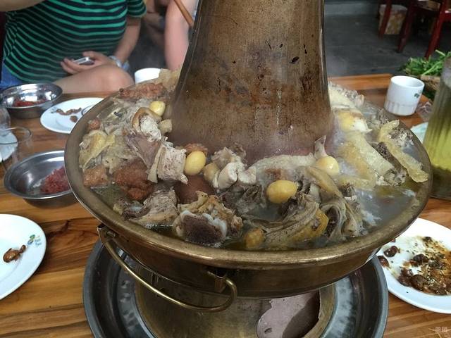 山珍铜锅腊排土鸡馆(青城山店)