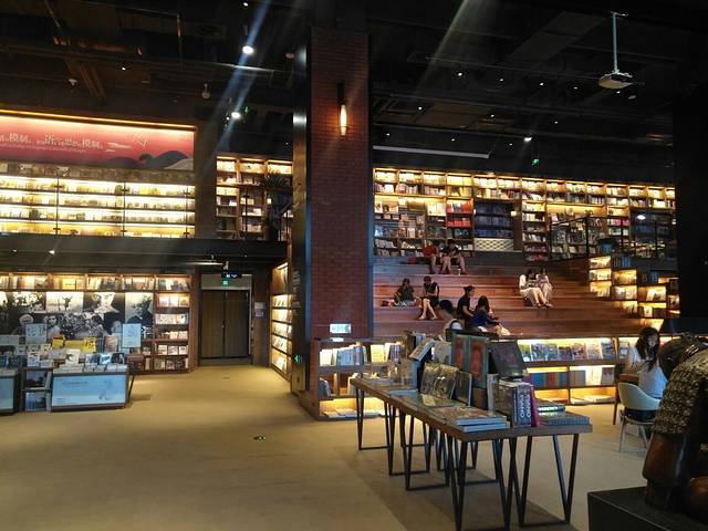 半山书局(北大街常州新世纪店)