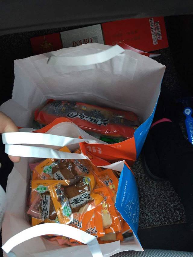 来伊份(平安镇店)