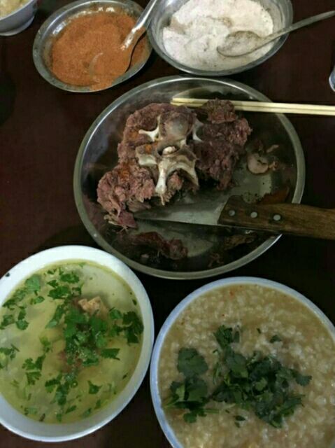 穆萨牛肉骨头店