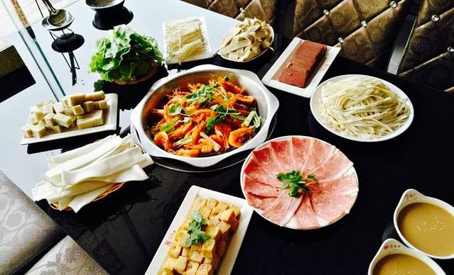 辣滋味鱼虾美食欢乐火锅(红旗路店)