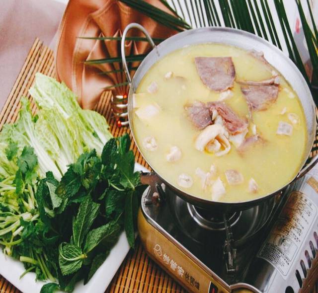 明厨私房菜(陆良二店)